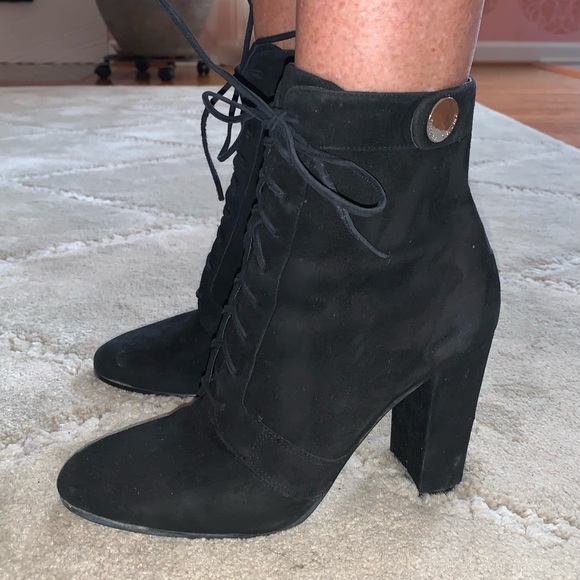 Stylish booties - Picture 1 of 12